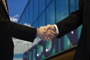 handshake-5760544_640